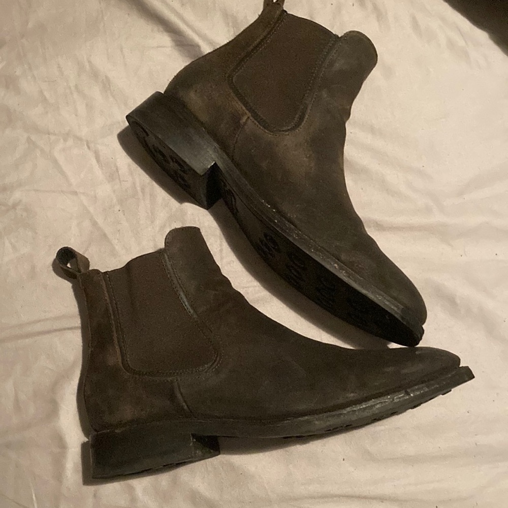9.5 mens Thurday Duke chelsea boots in dark olive suede.